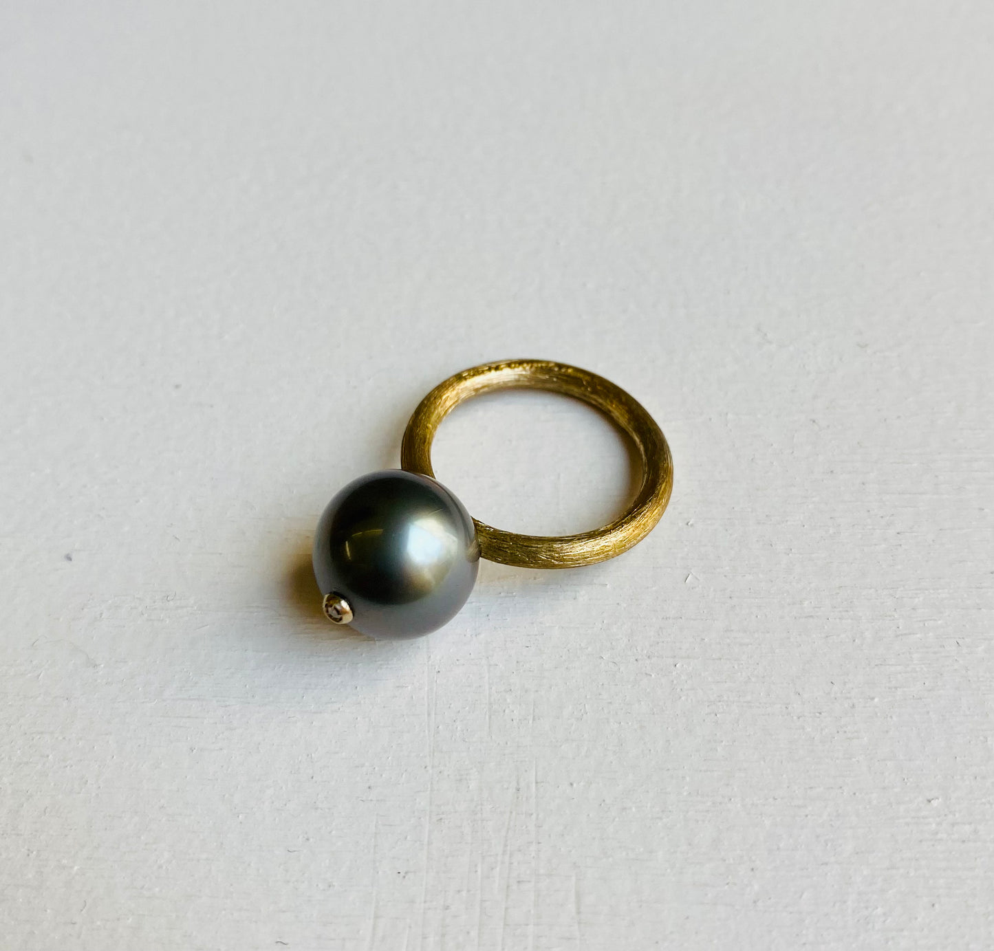 Anello perla Tahiti e diamanti Varenna